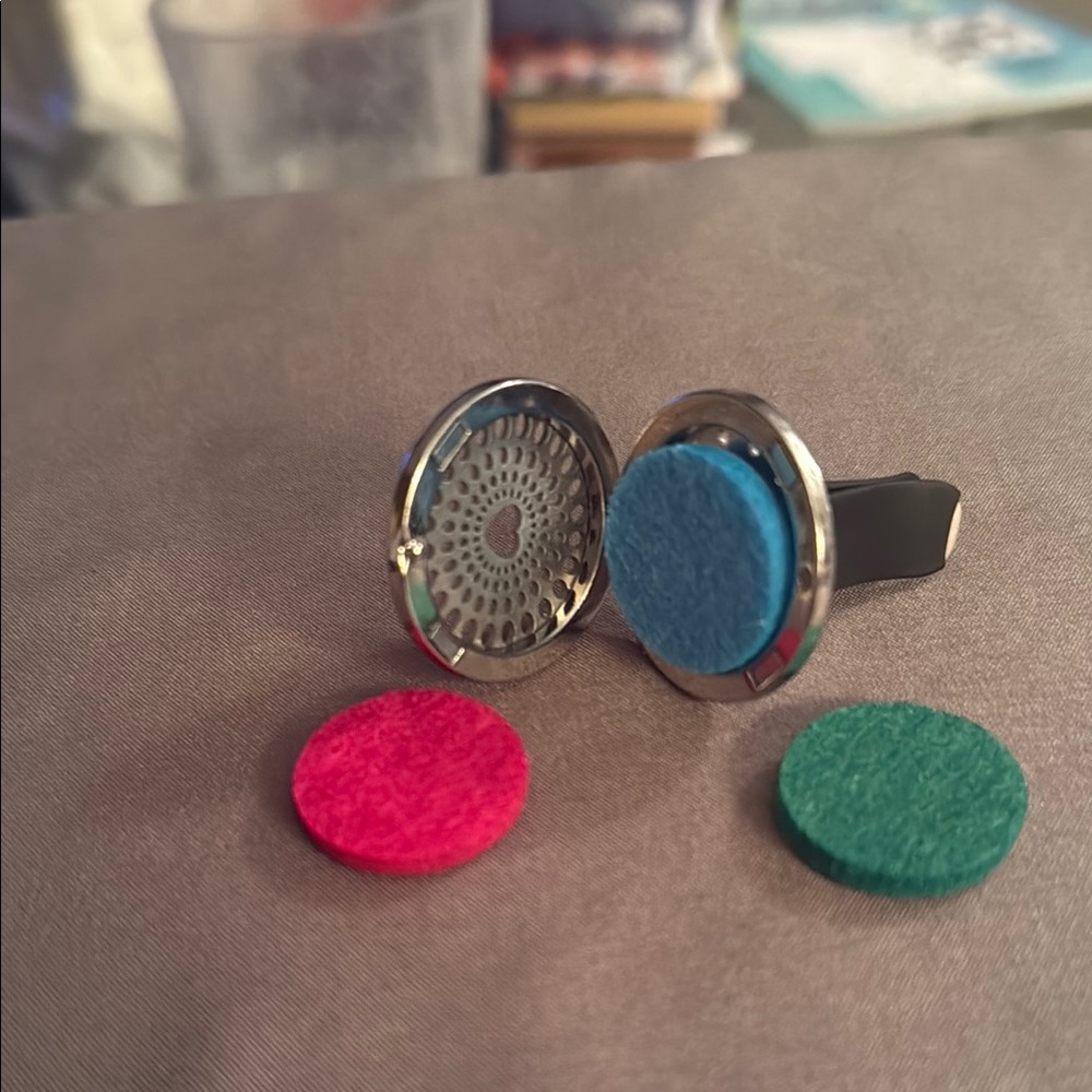 Colorful busting Heart Car Diffuser - Picture 5 of 5